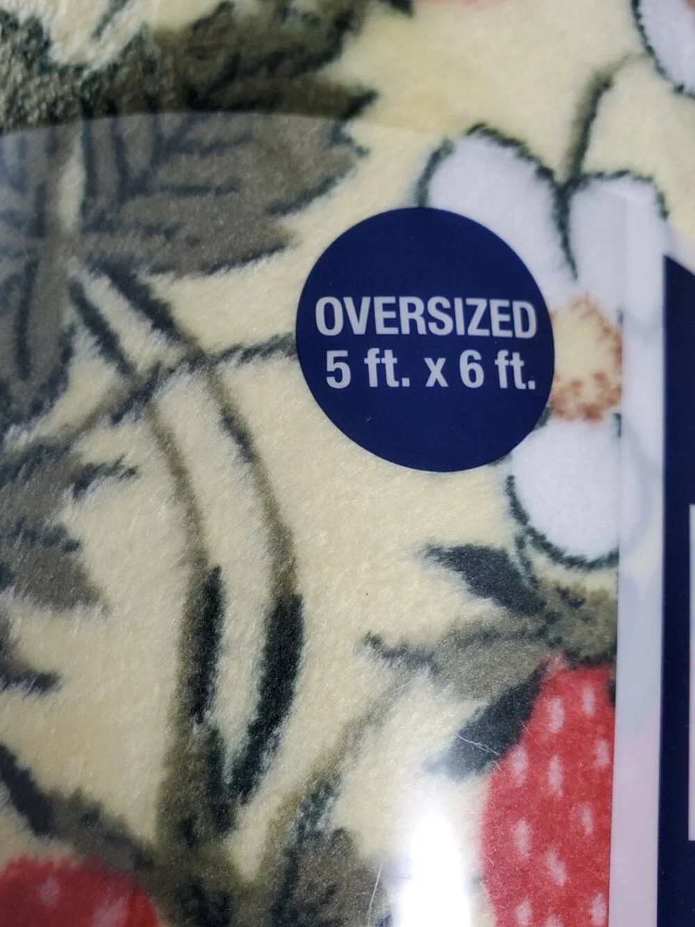 The Big One Oversized Supersoft Plush Blanket Yellow Strawberry Field 5x6 New